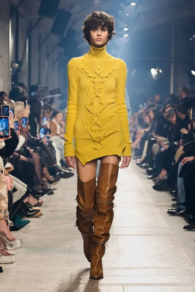 Look 9